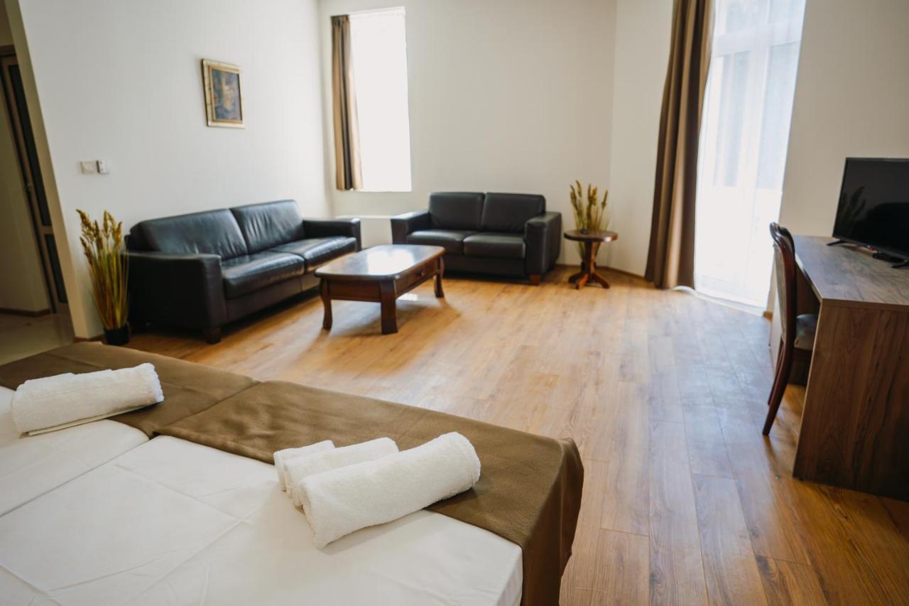 Hotel Хотел Театъръ Pleven Exteriér fotografie